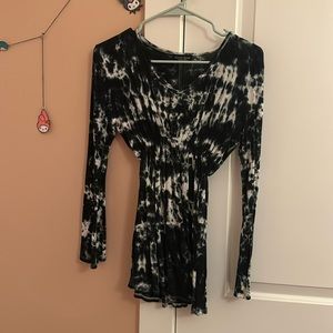 Woman’s small black and white tie-dye lounge dress that is snatched at the waist